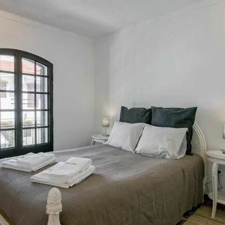 Apartment Com Piscina E Jardim Privado Altura