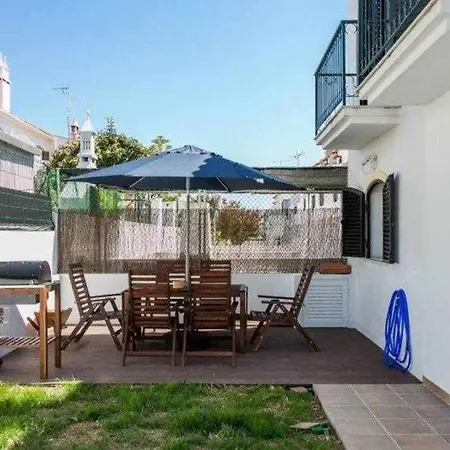 Com Piscina E Jardim Privado *